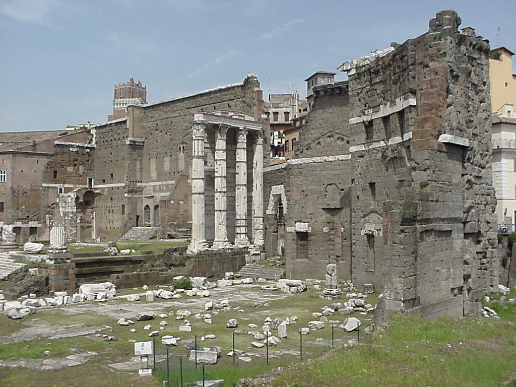 Roman Forum or Collesium 10.jpg